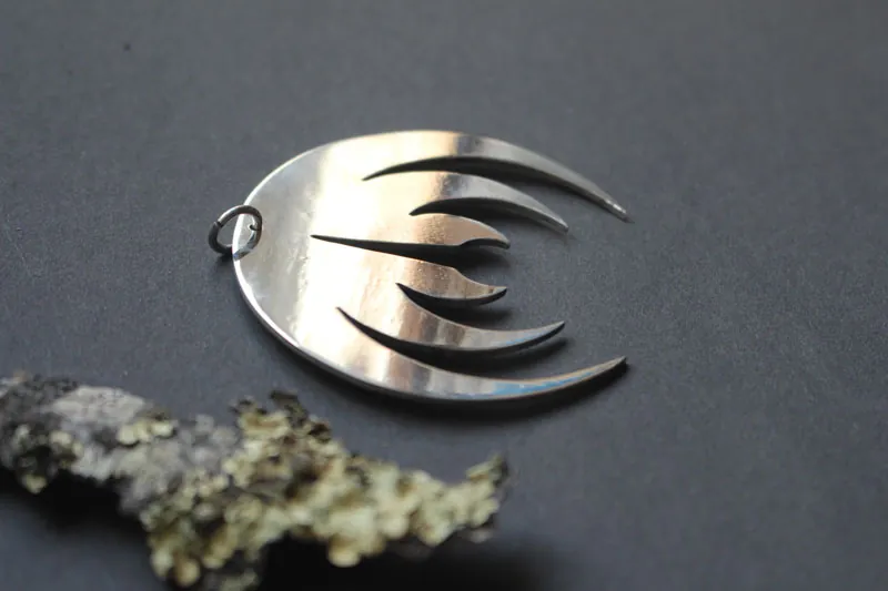Magma deluxe, pendentif logo de groupe de rock en argent