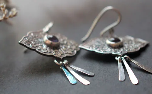 Magnolia, boucles d’oreilles langage des fleurs en argent et alexandrite