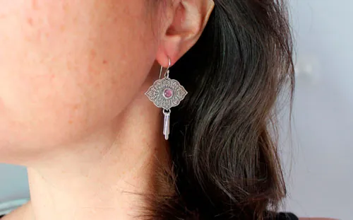 Magnolia, boucles d’oreilles langage des fleurs en argent et alexandrite