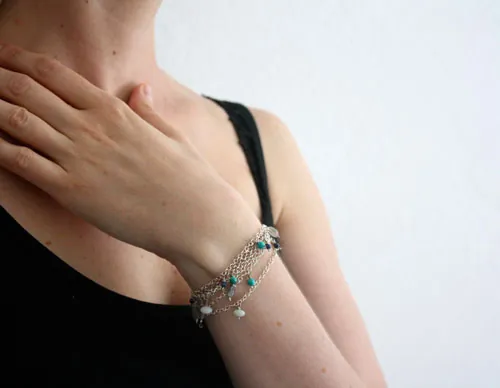 Majorelle, collier, chaîne de cheville, bracelet jardin bleu en argent, turquoise, amazonite, labradorite, lapis-lazuli et jade