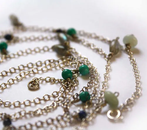 Majorelle, collier, chaîne de cheville, bracelet jardin bleu en argent, turquoise, amazonite, labradorite, lapis-lazuli et jade