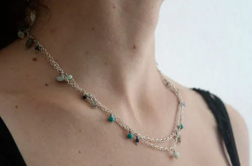 Majorelle, collier, chaîne de cheville, bracelet jardin bleu en argent, turquoise, amazonite, labradorite, lapis-lazuli et jade