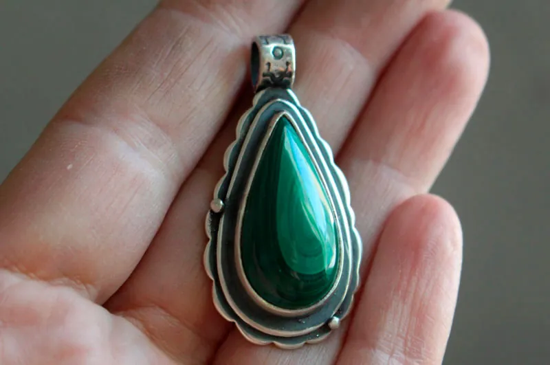 Malachite, pendentif vert en argent et malachite