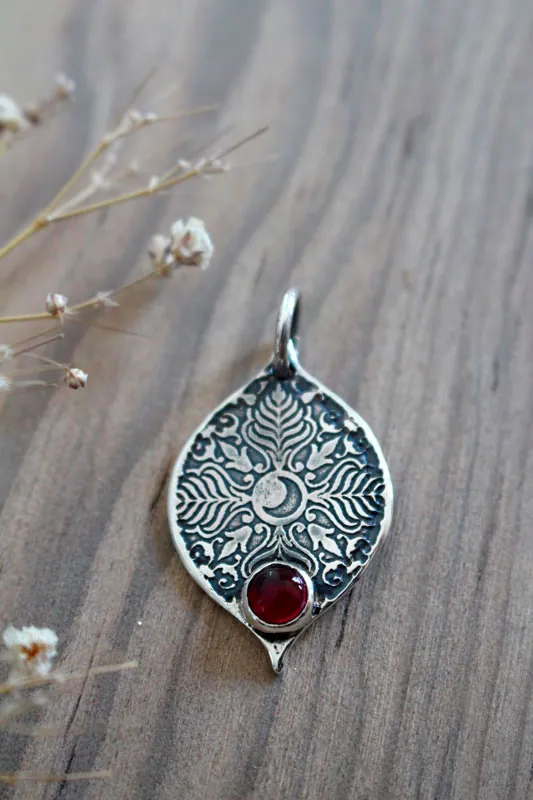 Mama Quilla, pendentif inca pierre de naissance en argent et rubis