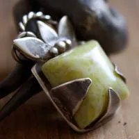 Manjano, pendentif fruit carré en argent et jade citron