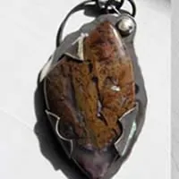 Marée montante, pendentif algue rouge en argent et agate Maury Mountains