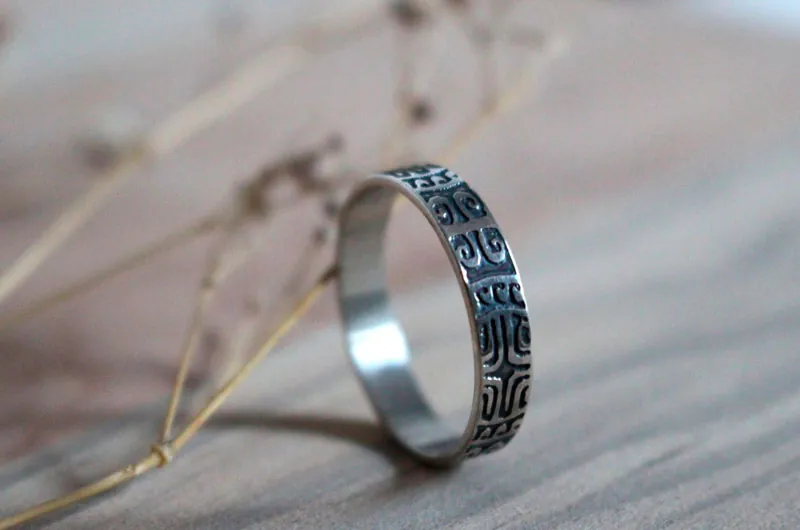 Marquisienne, bague croix polynésienne en argent