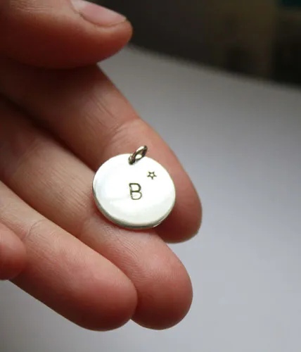 Médaille initiale, pendentif lettre personnalisée en argent