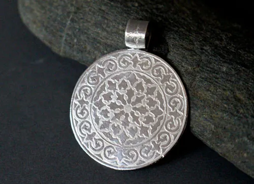 Merlin, pendentif bouclier médiéval arthurien en argent