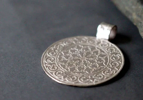 Merlin, pendentif bouclier médiéval arthurien en argent