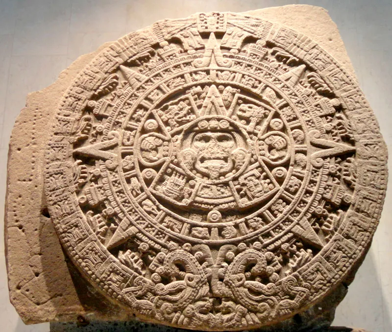 Mésoamérique, pendentif calendrier préhispanique aztèque et maya en argent