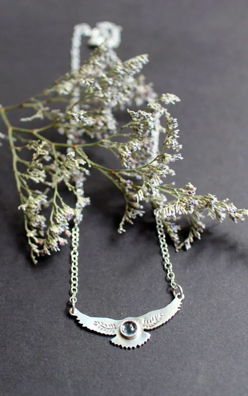 Messager de l’aurore, collier aigle amérindien en argent et spinelle