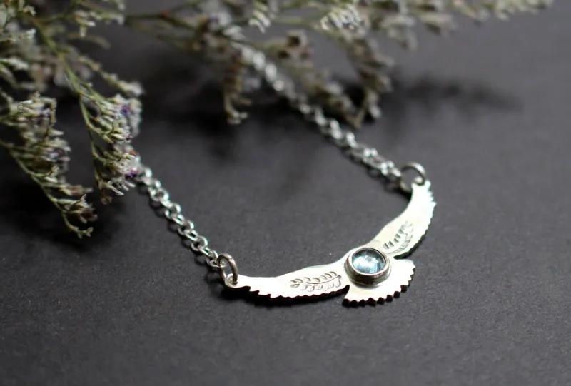 Messager de l’aurore, collier aigle amérindien en argent et spinelle