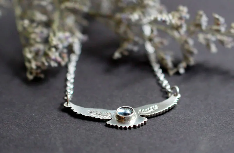 Messager de l’aurore, collier aigle amérindien en argent et spinelle