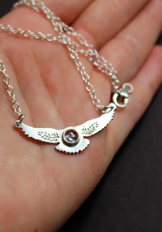 Messager de l’aurore, collier aigle amérindien en argent et spinelle