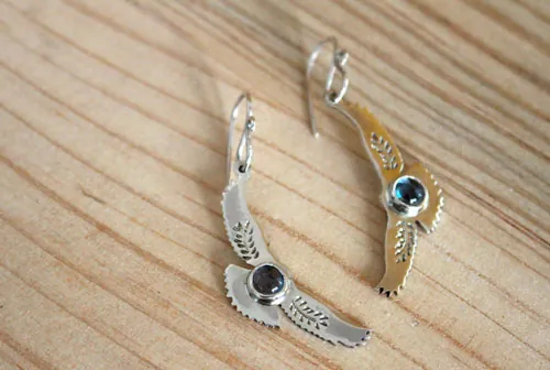 Messages de l’aurore, boucles d’oreilles aigle en argent et zircon bleu