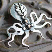 Monsieur octopus, broche pieuvre élégante en argent