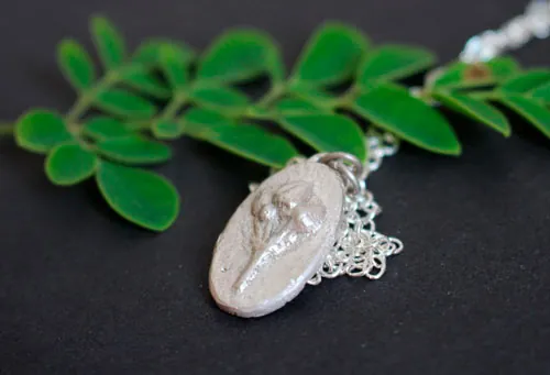 Moringa, collier camée botanique baroque en argent