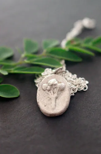 Moringa, collier camée botanique baroque en argent