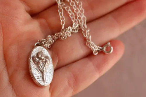 Moringa, collier camée botanique baroque en argent