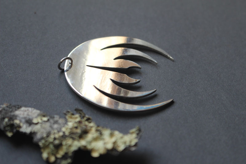 Magma deluxe, pendentif logo de groupe de rock en argent