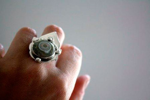 Mahila, bague troisième œil indien en argent et jaspe océan