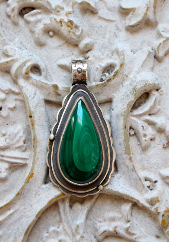 Malachite, pendentif vert en argent et malachite