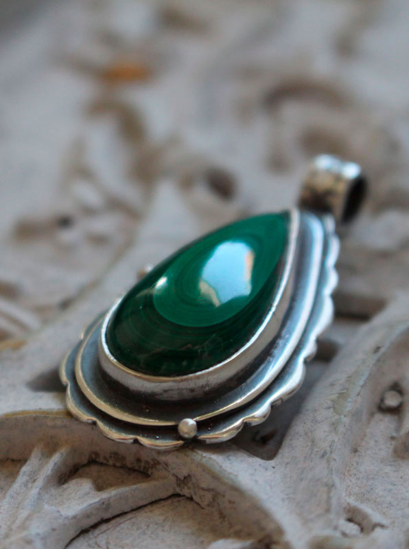 Malachite, pendentif vert en argent et malachite