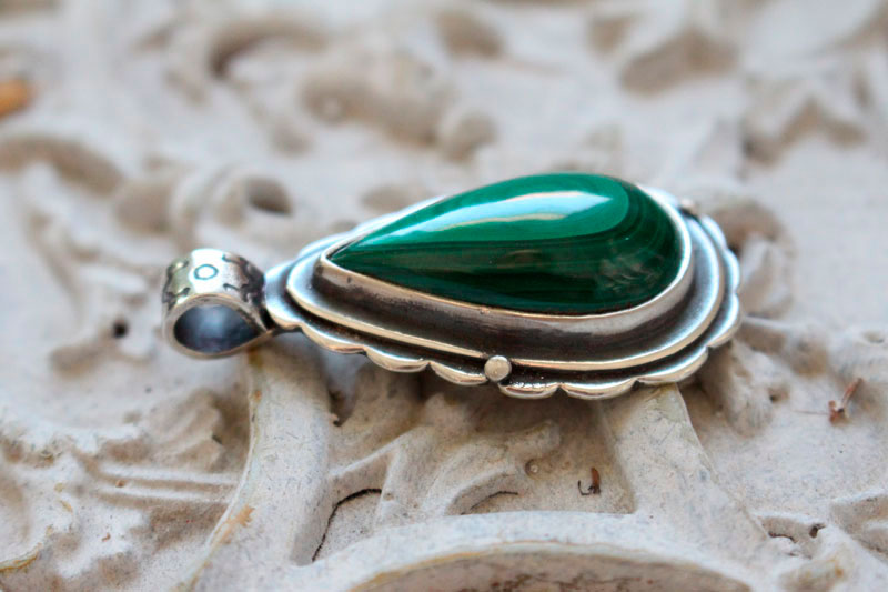 Malachite, pendentif vert en argent et malachite