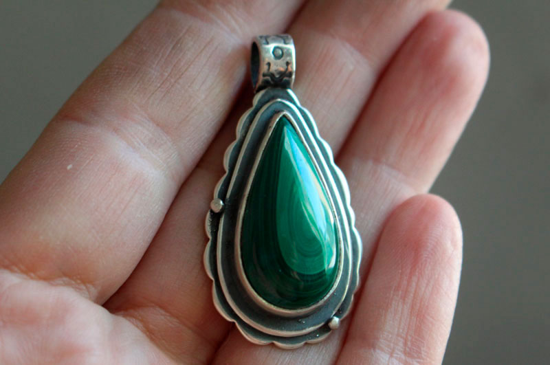 Malachite, pendentif vert en argent et malachite