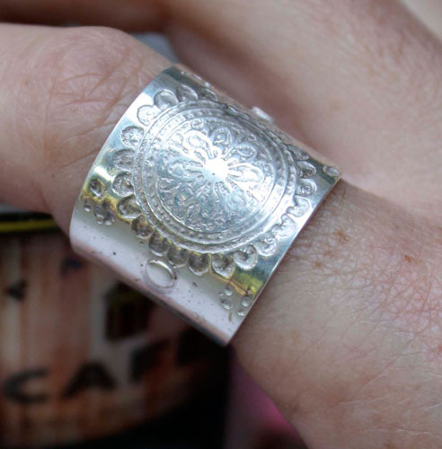 Mandala Fleur, bague de méditation en argent
