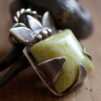 Manjano, pendentif fruit carré en argent et jade citron