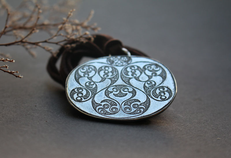 Miroir Desborough, collier miroir celtique en argent