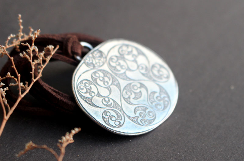 Miroir Desborough, collier miroir celtique en argent
