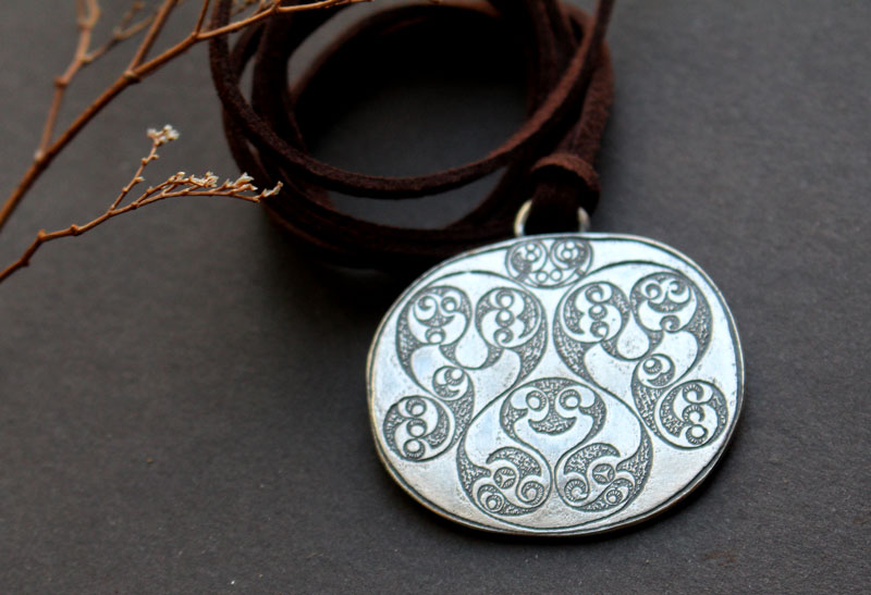 Miroir Desborough, collier miroir celtique en argent