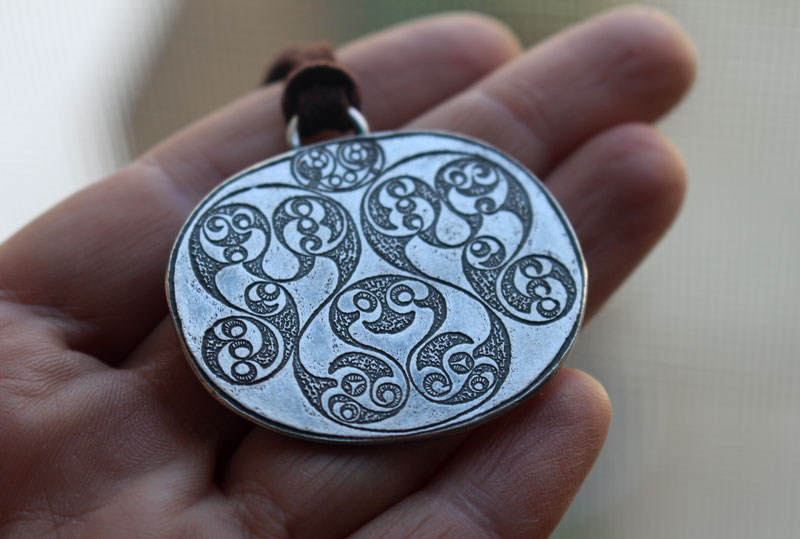 Miroir Desborough, collier miroir celtique en argent