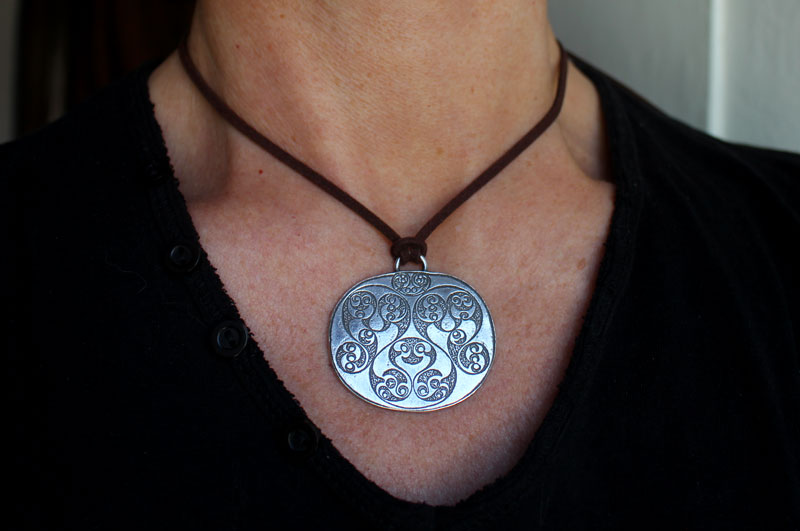 Miroir Desborough, collier miroir celtique en argent
