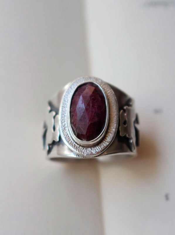 Mon étoile, bague lièvre des étoiles en argent et rubis