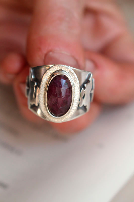 Mon étoile, bague lièvre des étoiles en argent et rubis