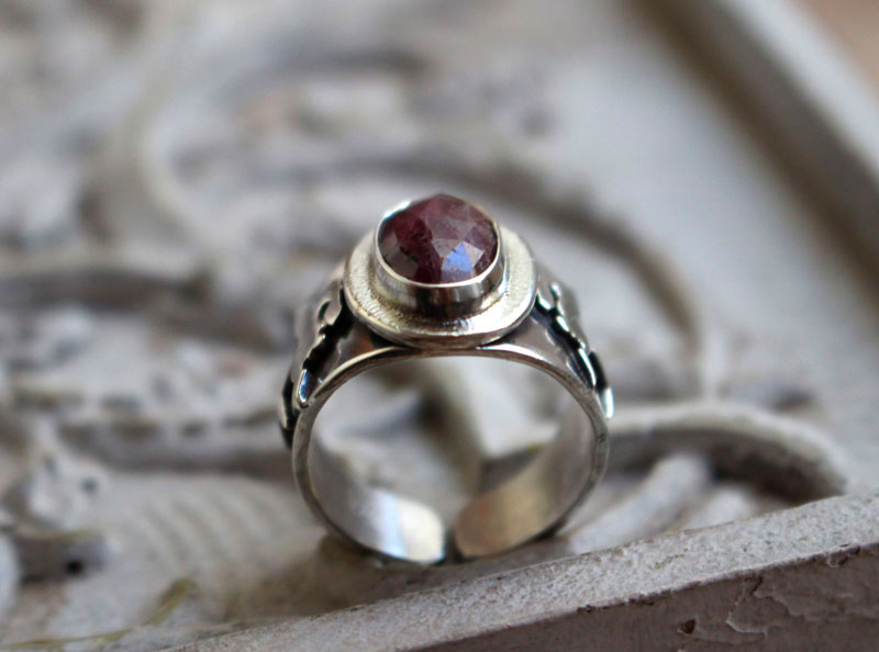 Mon étoile, bague lièvre des étoiles en argent et rubis