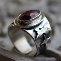 Mon étoile, bague lièvre des étoiles en argent et rubis