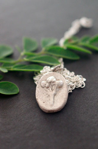 Moringa, collier camée botanique en argent