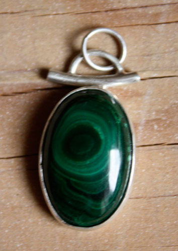 Mousse, pendentif sanctuaire des sous-bois en argent et malachite