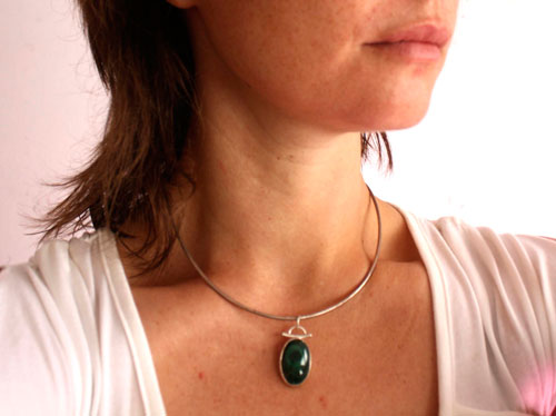 Mousse, pendentif sanctuaire des sous-bois en argent et malachite