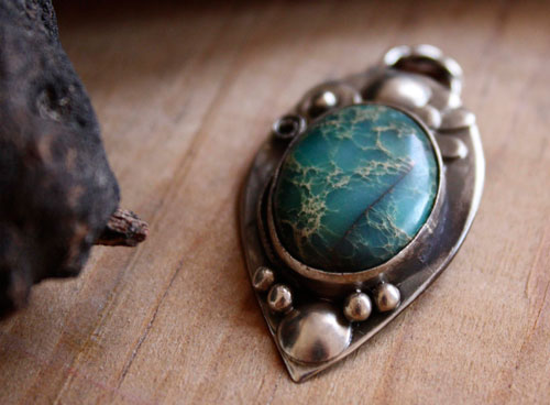 Mousson, pendentif dualité de la nature en argent et serpentine