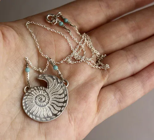 Nautilus, collier coquillage de stabilité et de pérennité en argent et turquoise