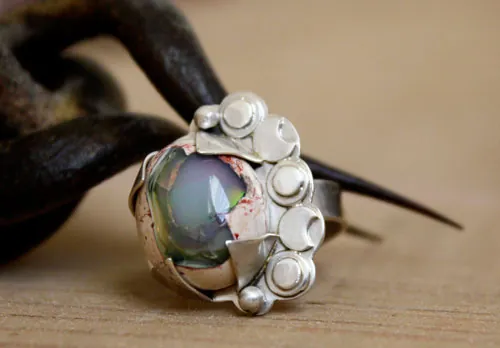 Nébuleuse, bague astronomie en argent et opale de feu
