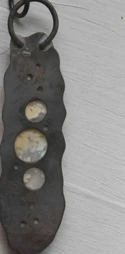 Nébuleux, pendentif univers en suspension en argent et agate point plume graveyard