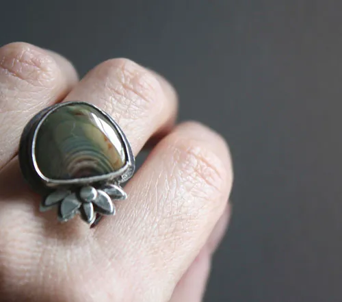 Nénufar, bague étang, nénuphar et lotus en argent et jaspe impérial royal