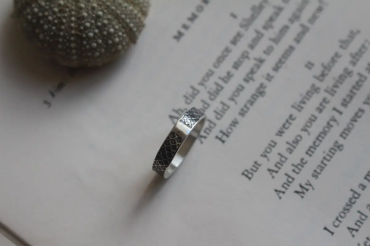 Néréide, bague mythologie grecque et écailles en argent